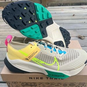 NEW Nike Zegama ZoomX Trail Running Shoes Size 10.5 Retail $160 Team Gold